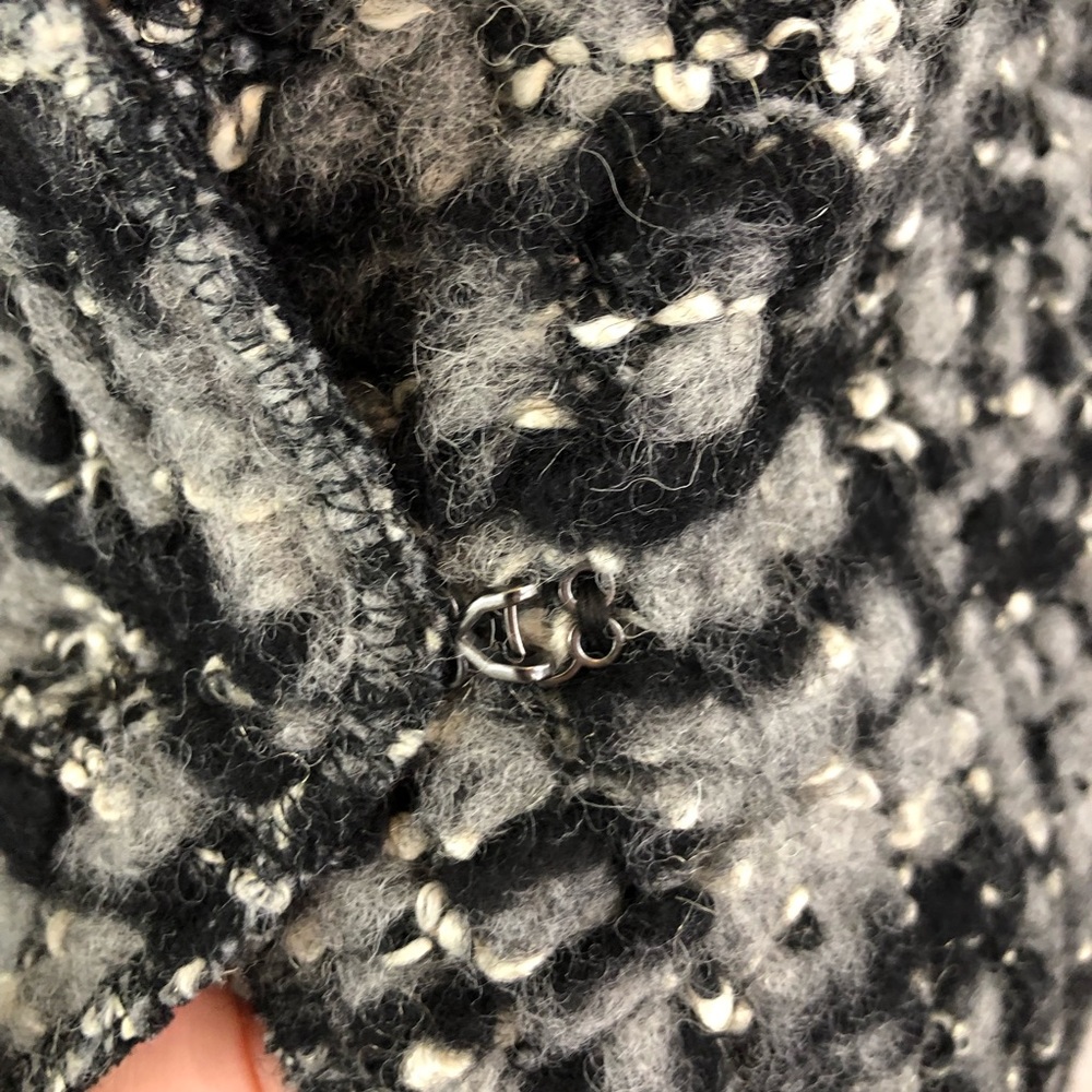 Club Monaco Lilias Boucle Wool Blend Blazer 2 - Picture 4 of 8